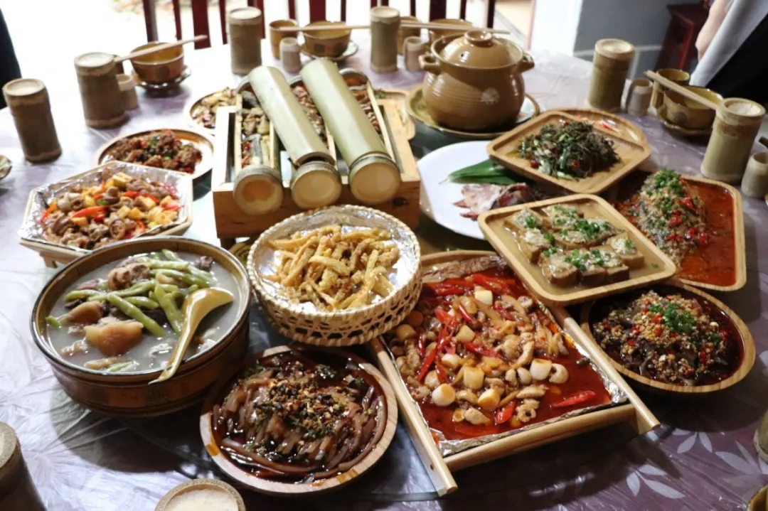 美食"雷竹宴"以"雷竹"为主食,以竹器为载体,原滋原味, 地址位置:平武